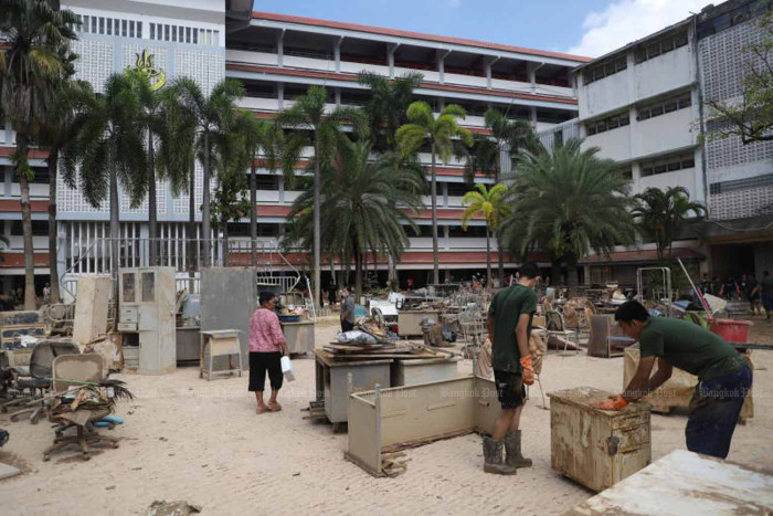 Financial aid for flood victims, public utility restoration begin in Hat Yai