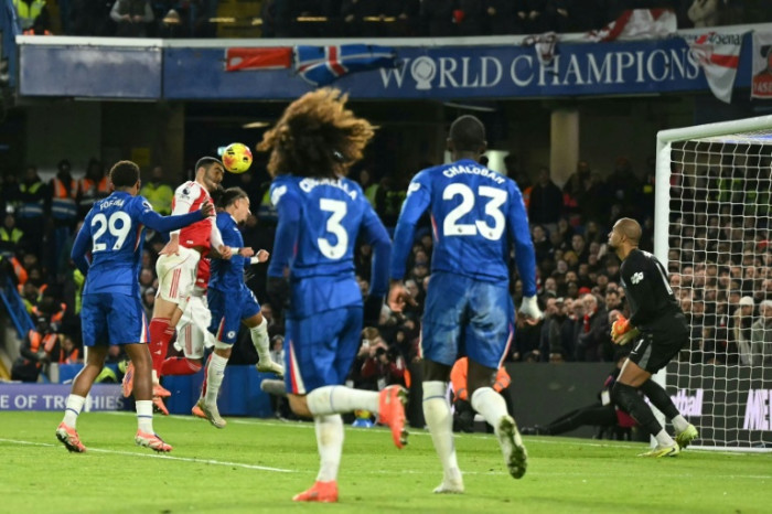 Arsenal held by 10-man Chelsea, Isak end drought to fire Liverpool