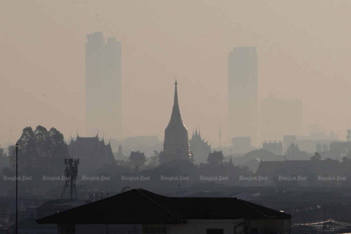 Thick smog reaches red levels in Bangkok and many provinces