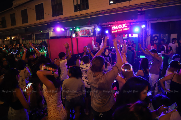 Afternoon alcohol ban to be lifted in time for New Year, says minister