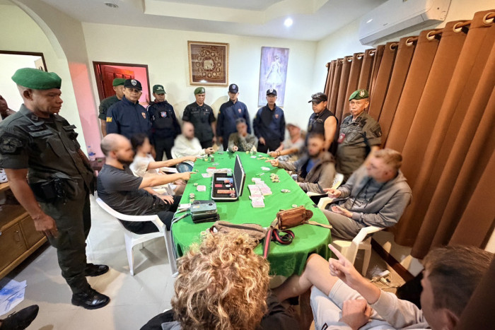 Ten foreigners caught gambling on Koh Phangan