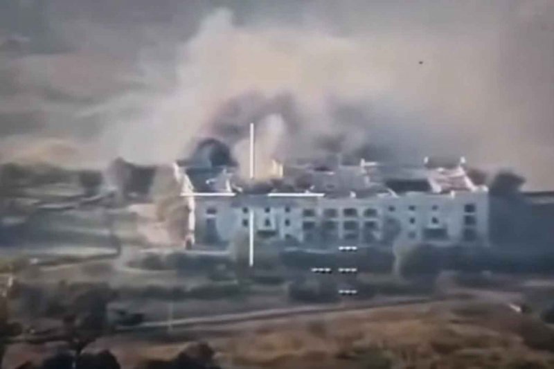 Smoke billows from the targeted casino near the Chong An Ma area of Ubon Ratchathani. (Photo supplied)