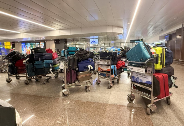 IndiGo Luggage Chaos: Lost Bags Spark Passenger Outrage in Bangkok IndiGo Luggage Chaos: Lost Bags Spark Passenger Outrage in Bangkok
