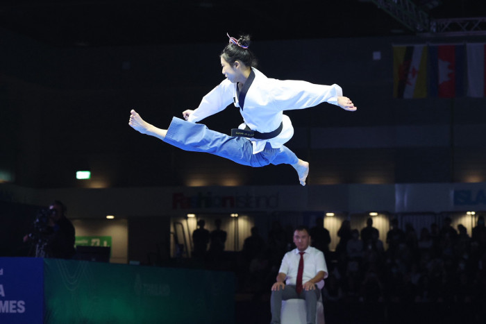 Young taekwando star wins Thailand's first gold at SEA Games