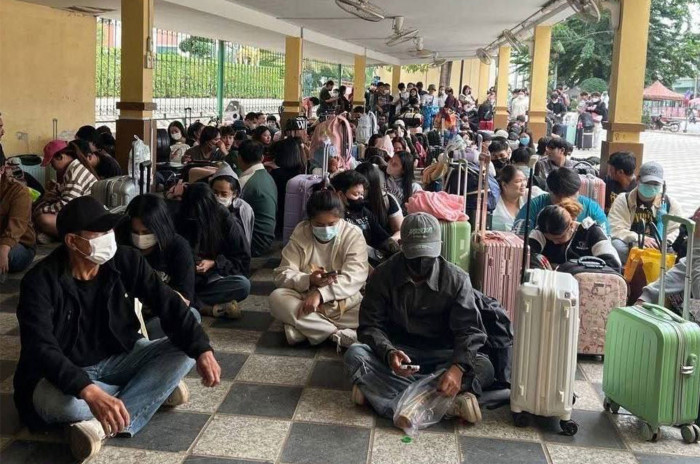 Hundreds of Thais waiting to return from Poipet