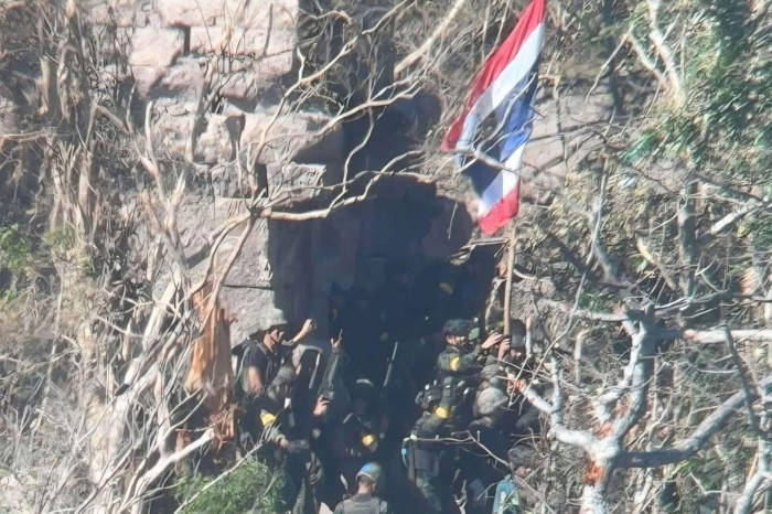 Cambodian rockets strike Surin's Ta Kwai area, border fighting continues