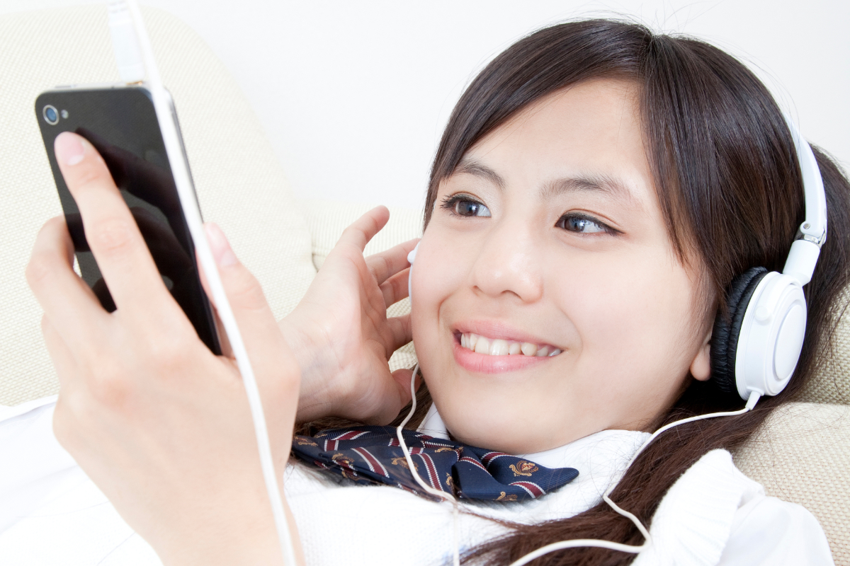 Google Translate set to add real-time headphone translation