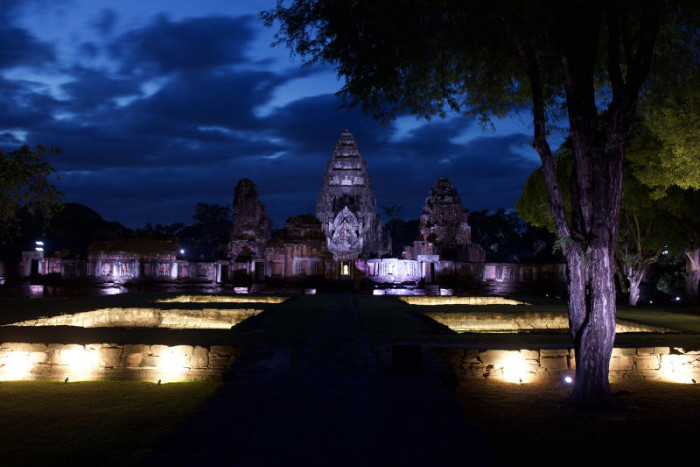 Hotels call for end to Thai-Cambodian border war as room cancellations mount