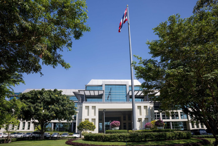 Bank of Thailand cuts rates to support weak economy