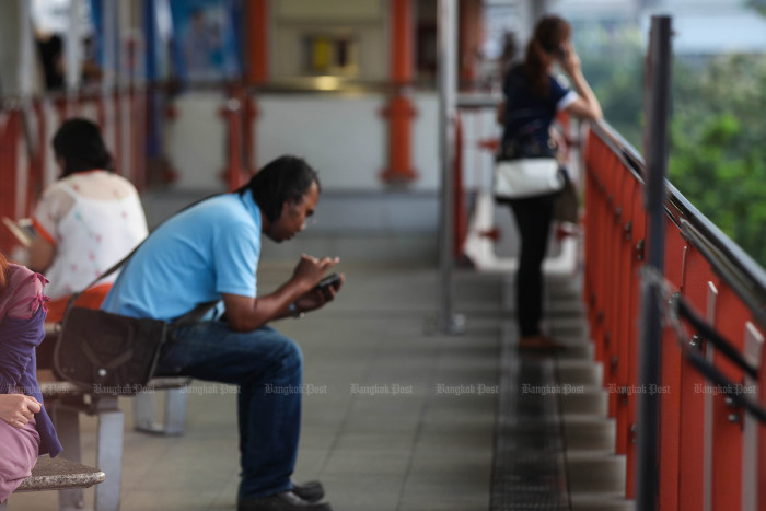 How to avoid stress from news overload