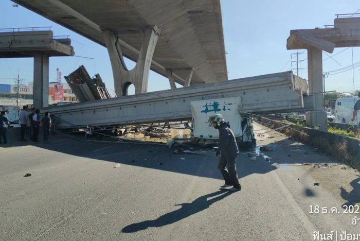Samut Prakan overpass collapse kills pickup driver