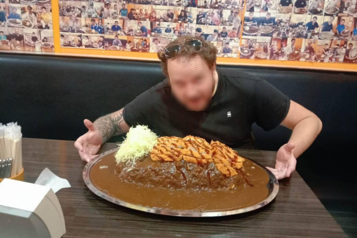 Foreigner cheated in winning eating challenge, pocketed B30,000 prize