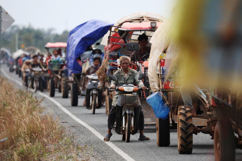 Vehicles carrying people fleeing clashes in border areas of Cambodia wait in a long line to get into an evacuation centre at Chong Kal in Oddar Meanchey province, on Dec 10, 2025. (Photo: Reuters)
