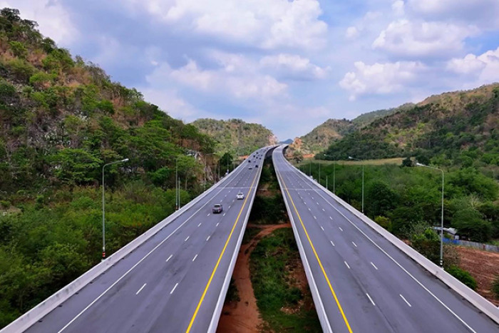 Light traffic on first day of Thailand's M6 motorway