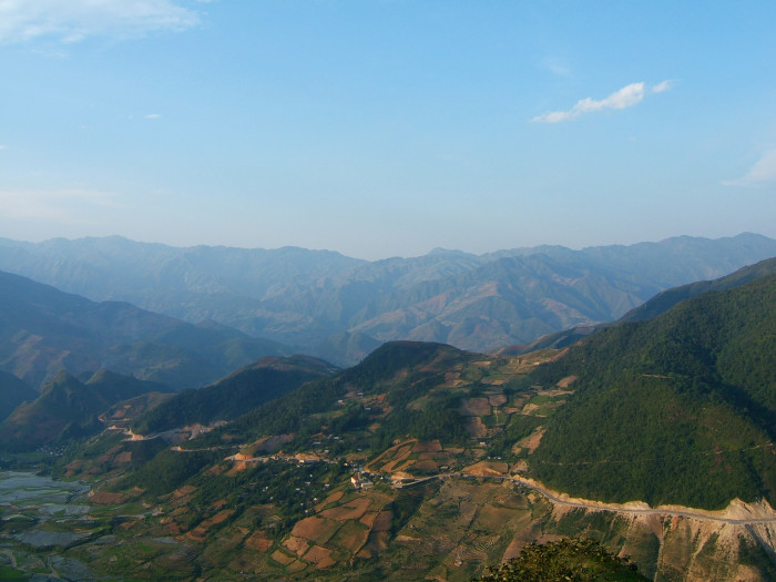 Vietnam bus crash kills nine