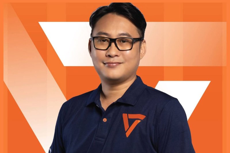 Boonyarit Raorungrot, who had been nominated by the People's Party in Bangkok's constituency 33, is wanted on an arrest warrant on a charge of involvement in money laundering. (Photo: People's Party)