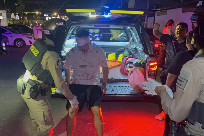 Chinese men stab Pattaya bar guards