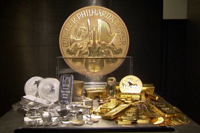 Safe-haven gold pushed to one-week high by US-Venezuela conflict