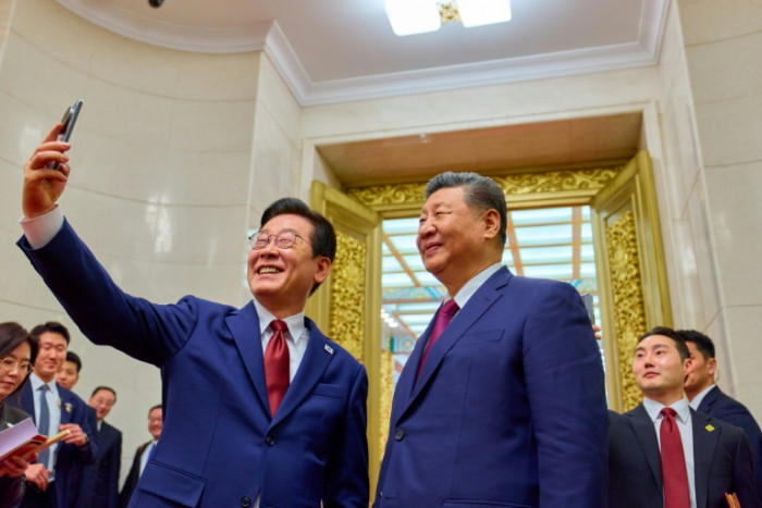 South Korea's Lee snaps Xi selfie with Chinese 'backdoor' phone