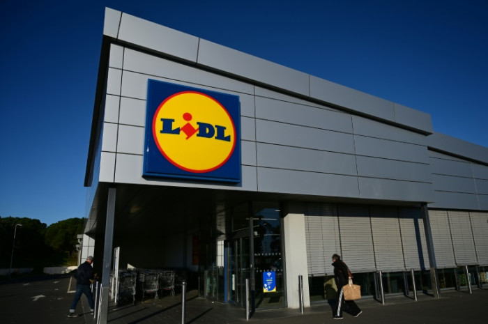 Major supermarket chain stops advertising on TV in France