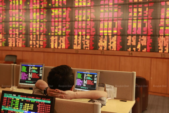 Asian shares rangebound as investors await US news