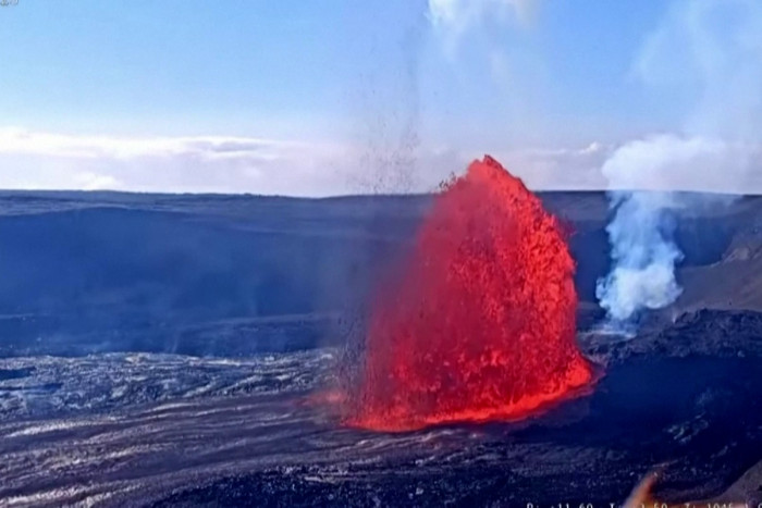 Hawaii's Kilauea Volcano spews high lava fountains