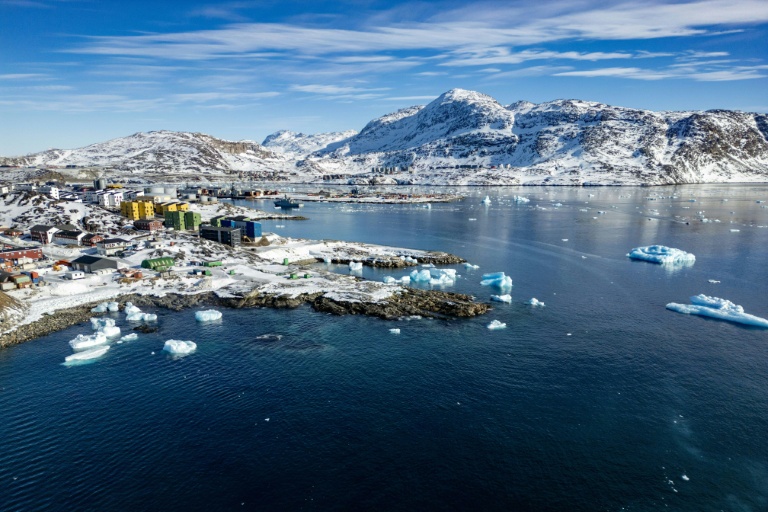 Icebergs are seen floating in the waters off Nuuk, the capital of Grenland. (Photo: AFP)