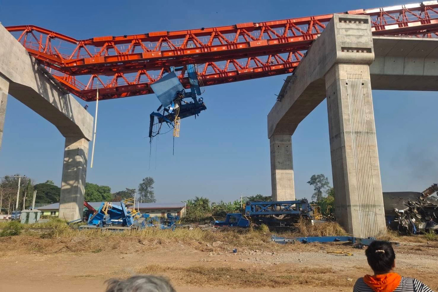 The section of the rail bridge construction of Thai-Chinese High-Speed Railway (HSR) project in Nakhon Ratchasima, where a crane fell across the train track on Wednesday morning. (Photo: Department of Disaster Prevention and Mitigation)