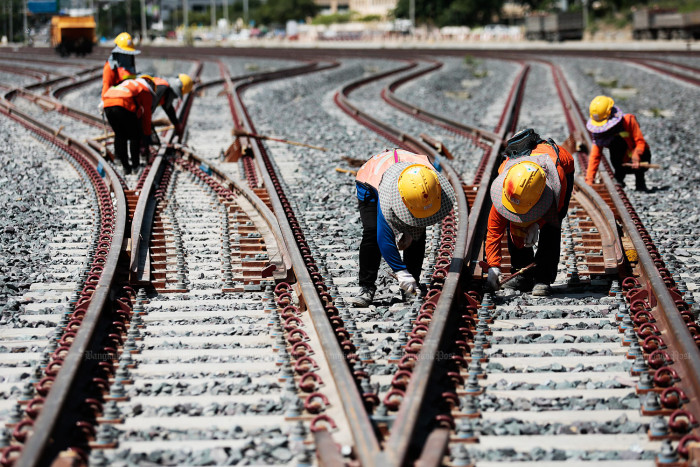 Anutin talks transport in South