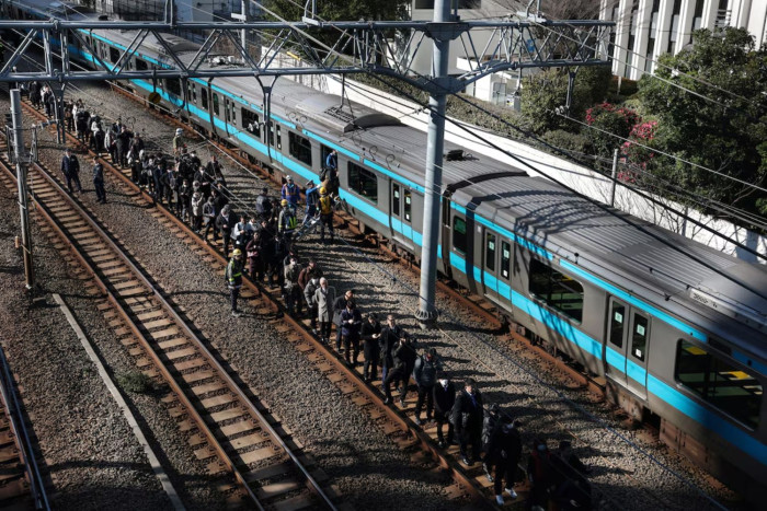 Power outage halts Tokyo commuter train lines, affecting 673,000 passengers
