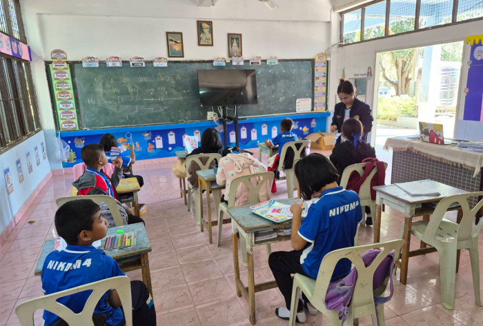 Teachers at small schools struggling to cope, survey shows