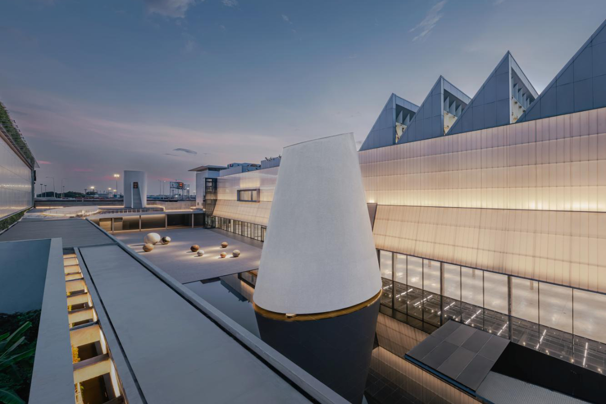 Rooms that make the art matter