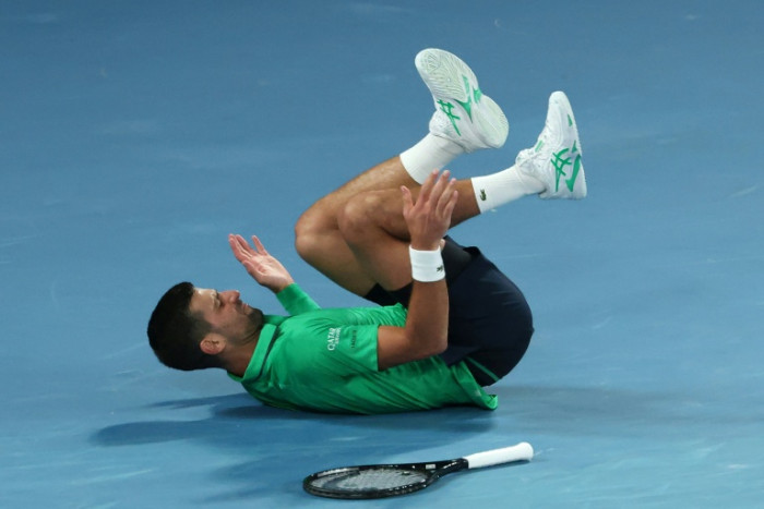 Djokovic &lsquo;hanging in there&rsquo; after 400th Slam win