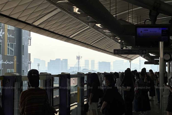 Red levels of PM2.5 reach three digits in Greater Bangkok