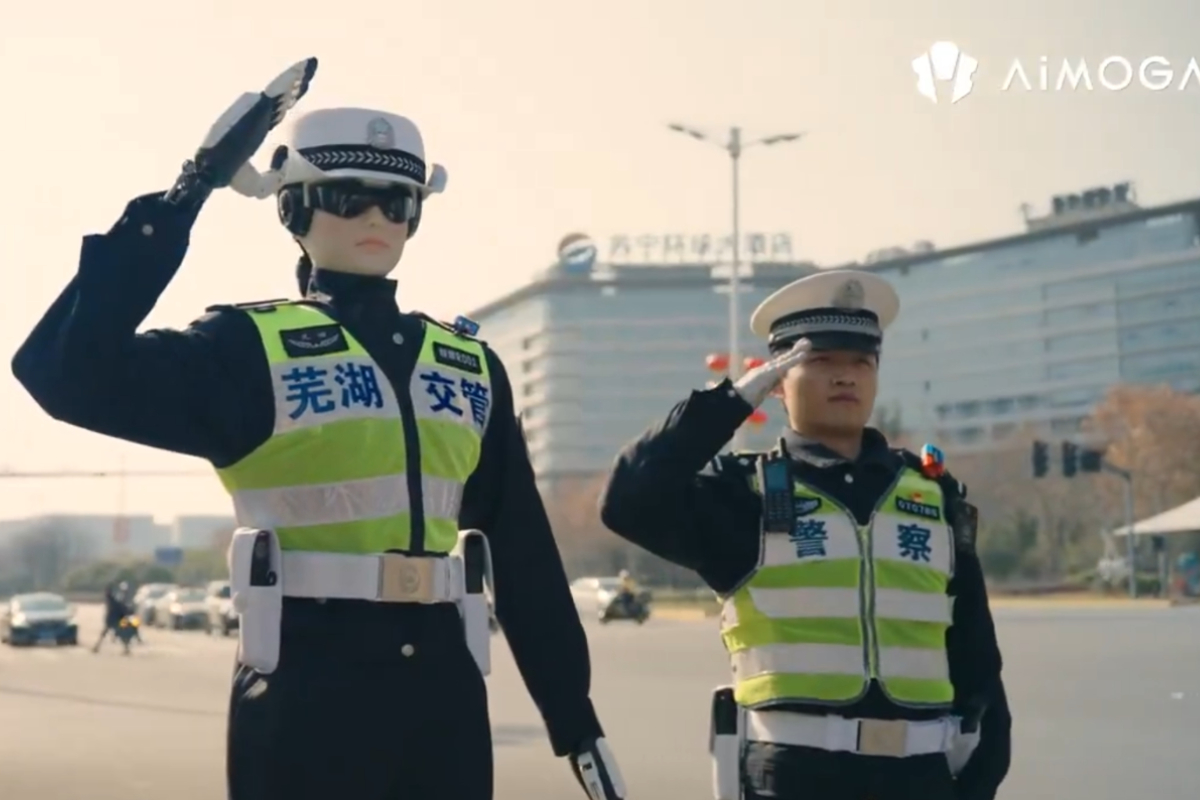 China trials AI police robots for traffic control