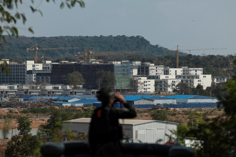 A Thai soldier stands guard near scam compounds used for scam operations in the O'Smach area at the Chong Chom&ndash;O'Smach border crossing following clashes between Thailand and&nbsp;Cambodia&nbsp;along a disputed border area, in Samraong, Oddar Meanchey province,&nbsp;Cambodia, on Monday. (Photo: Reuters)