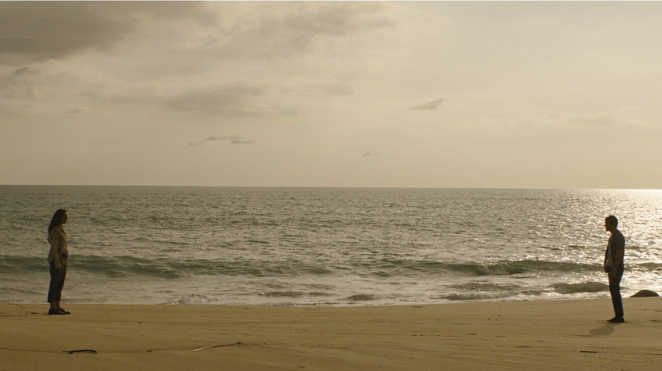 (L-R) Rachel McAdams as Linda Liddle and Dylan O’Brien as Bradley Preston in 20th Century Studios’ SEND HELP. Photo courtesy of 20th Century Studios.