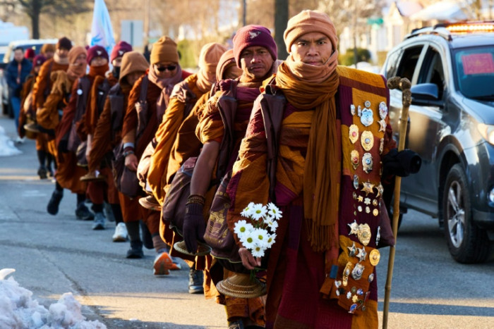 Buddhist monks' peace walk across US draws crowds
