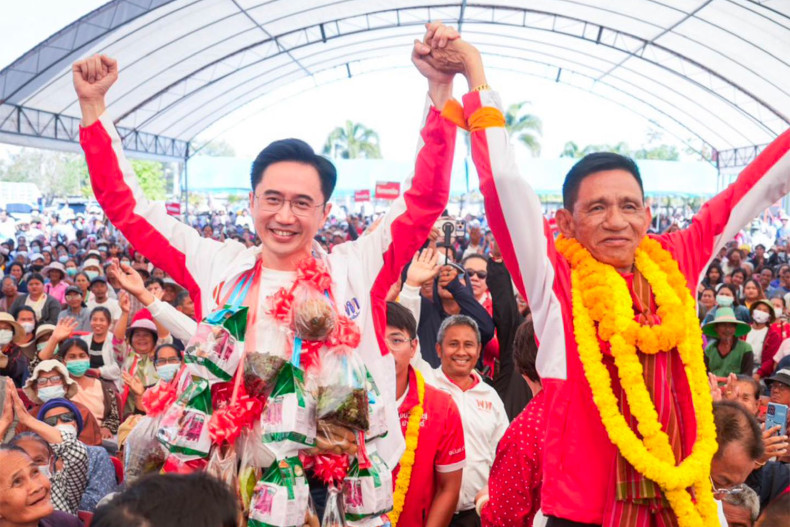 Pheu Thai bets again on loyal red-shirt base