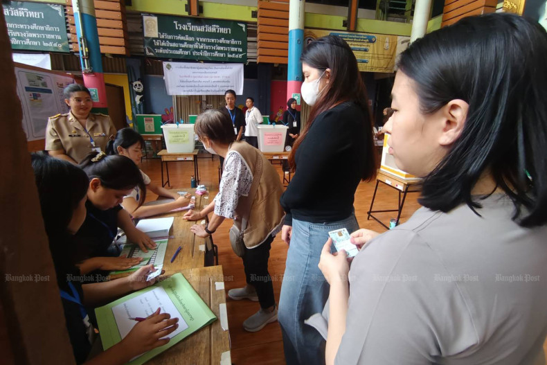 Thais flock to polls, cast crucial votes