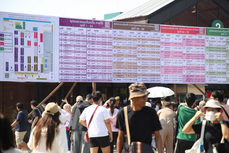 Thais hit polls booths early for dual vote
