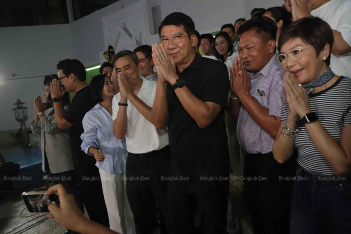 Dems to review strategy as poll results 'below target'