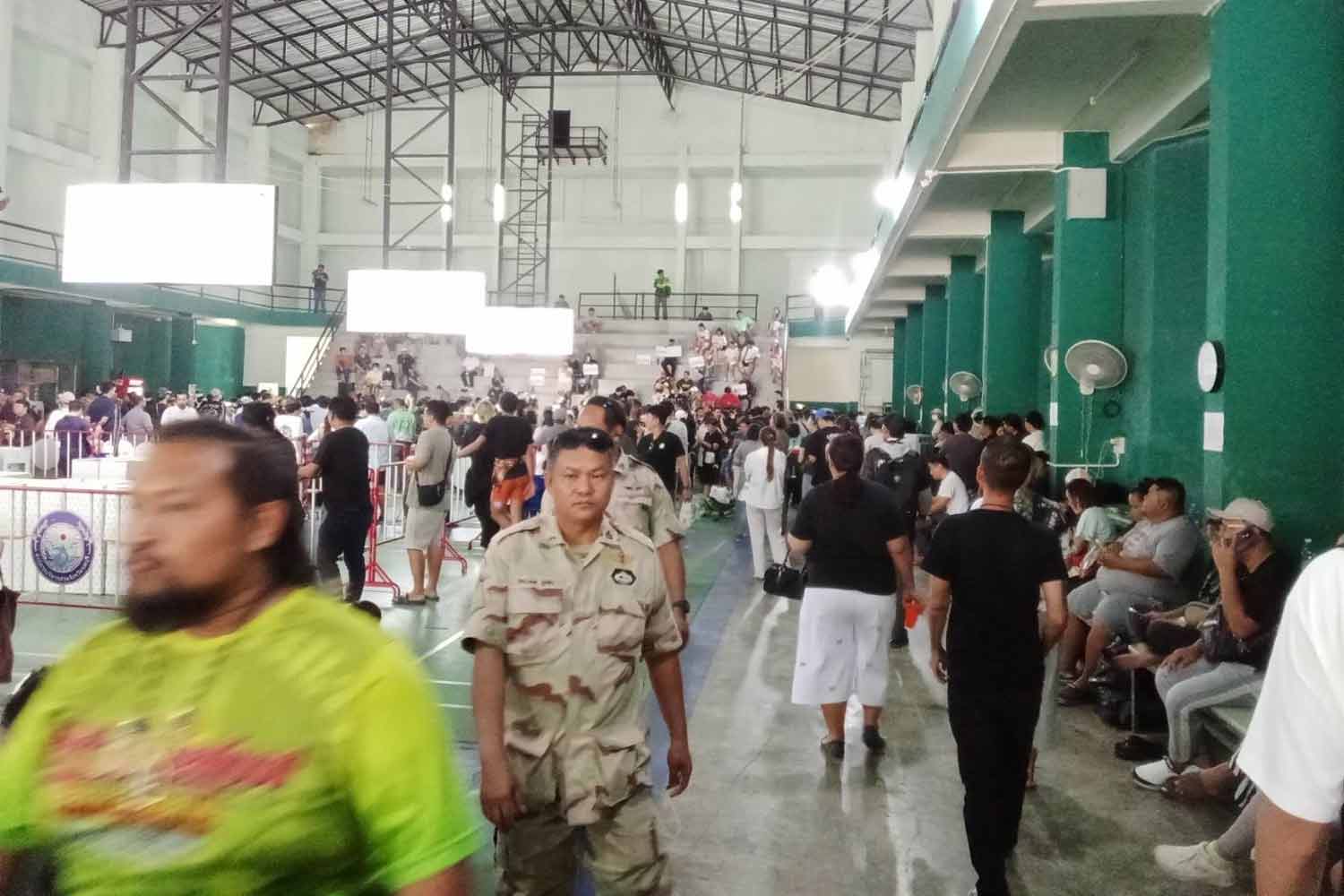 People observe questioned ballot boxes in Muang district, Chon Buri, on Tuesday morning. Photo supplied