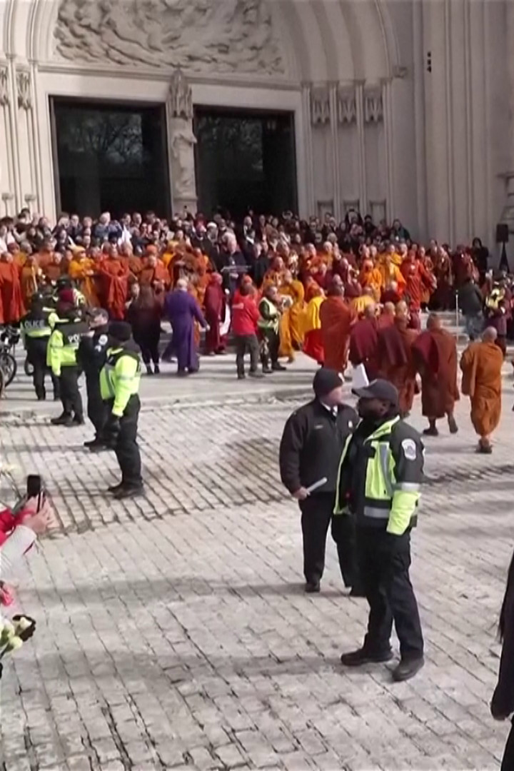 Buddhist monks arrive in Washington after 3,700km 'Walk for Peace'