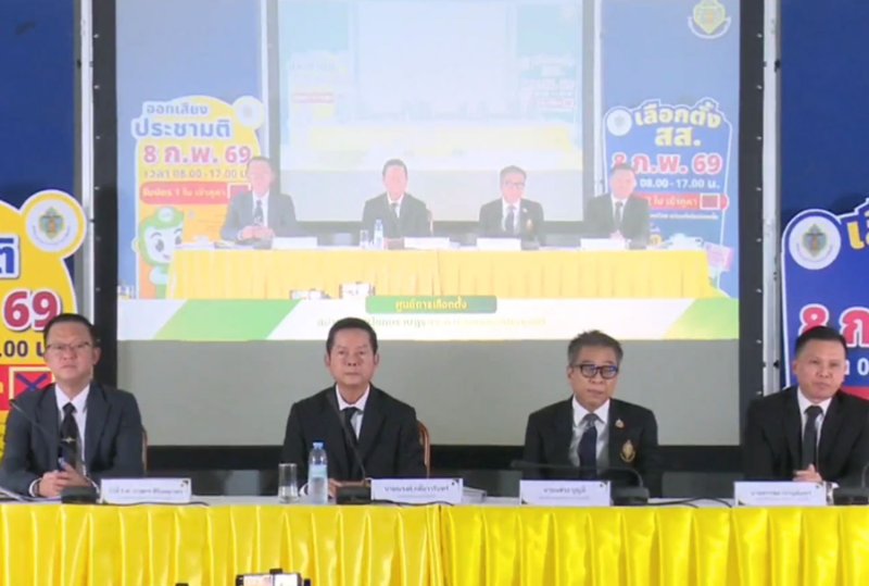The Election Commission rejects a group of protesters' call for a vote recount in Chon Buri’s constituency 1, saying it found no evidence of irregularities or errors in the ballots count. From left to right at a press briefing: Acting Sub Lt Phasakorn Siriphakayaporn, EC’s deputy secretary-general; chairman Narong Klanwarin; secretary-general Sawaeng Boonmee; and deputy secretary-general Khanchit Charoen-in. (Screenshot from Election Commission Facebook)