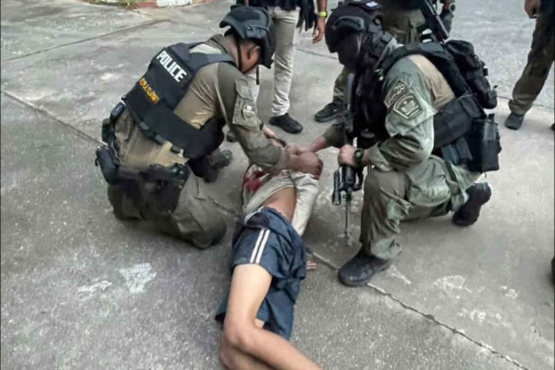 Police nab the suspect gunman at Patongprathankiriwat School in Hat Yai district, Songkhla, on Wednesday last week. Police photo