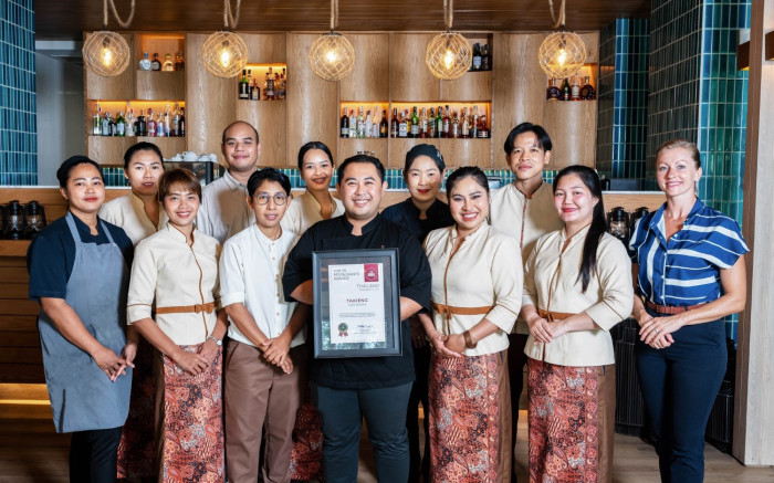 Renaissance Phuket Highlights Award-Winning Dining at Takieng & Sand Box Beachfront Bar