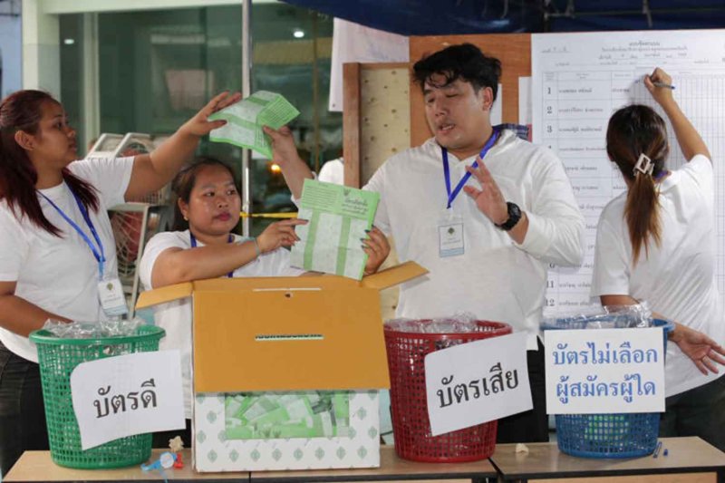 Polling station staff count votes in Bang Kapi district of Bangkok on Feb 8. (Photo: Varuth Hirunyatheb)