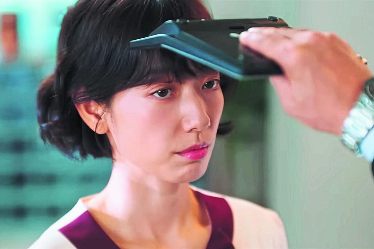 Park Shin-hye stands out in Undercover Miss Hong