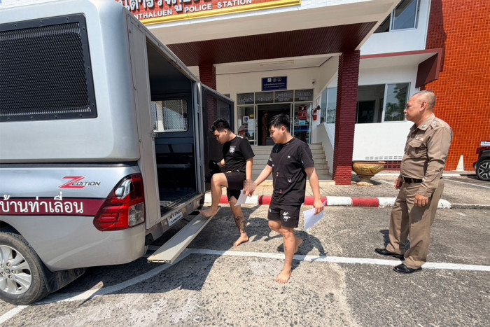 Senior police officer questions scam centre escapees in Trat